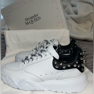 Perfect condition Authentic Alexander McQueens White Tennis shoe Size 37!